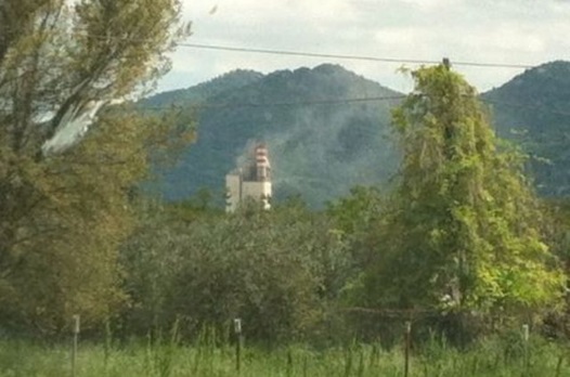 SestoCampano-cementeria-inceneritore-Colacem-in-area-circondata-da-montagne